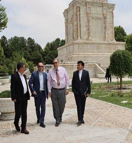 حضور سفیر فنلاند در آرامگاه فردوسی/ رسیدگی به اوضاع مهاجران افغان در ایران را مد نظر دارم