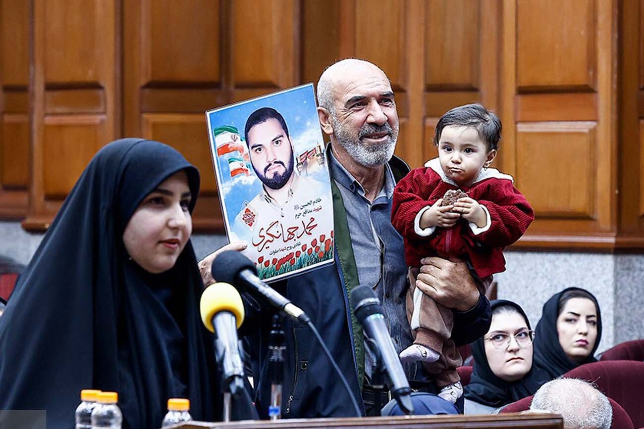 دادگاه جنایات شاهچراغ؛ خانواده شهدا و آسیب&zwnj;دیدگان خواستار پاسخگویی آمریکا شدند