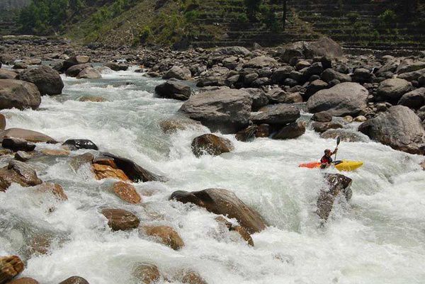 برگزاری مسابقات آزاد کایاک آب&zwnj;های خروشاندر سوادکوه