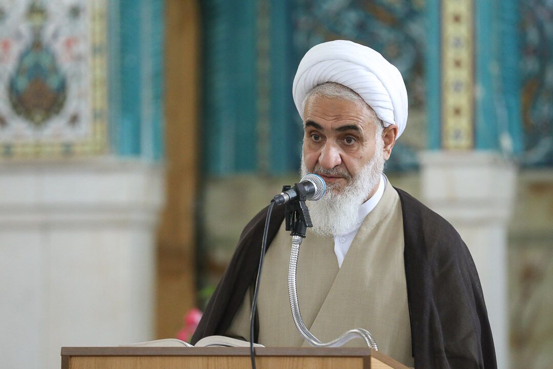 بهتر این بود مراسم معارفه استاندار در محل نماز جمعه برگزار می شد/ اقامه نماز باید در اولویت قرار گیرد