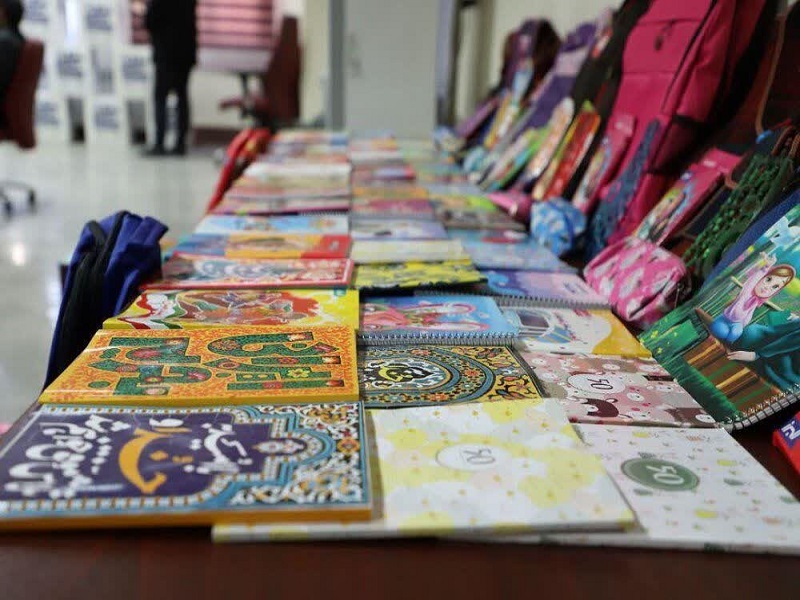 توزیع بسته&zwnj;های ایرانی، اسلامی لوازم&zwnj;التحریر بین دانش&zwnj;آموزان محروم کرمانشاه