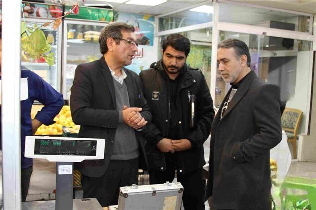 نظارت بر ترازو در آستانه شب یلدا در قم