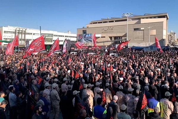 بزم عزای حضرت مادر در صحن‌وسرای حضرت خورشید/ اجتماع باشکوه فاطمیون در مشهد برگزار شد