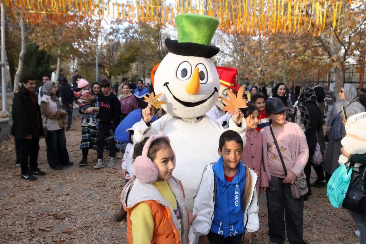 برگزاری سومین جشنواره پاییزی برگریزان هگمتانه، در همدان + عکس برگزاری سومین جشنواره پاییزی برگریزان هگمتانه، در همدان + عکس